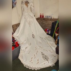 Vintage off white wedding gown 8-ft train satin and pearls very nice size 2